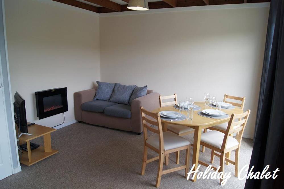 Greenways Valley Holiday Park เกรททอร์ริงตัน ภายนอก รูปภาพ