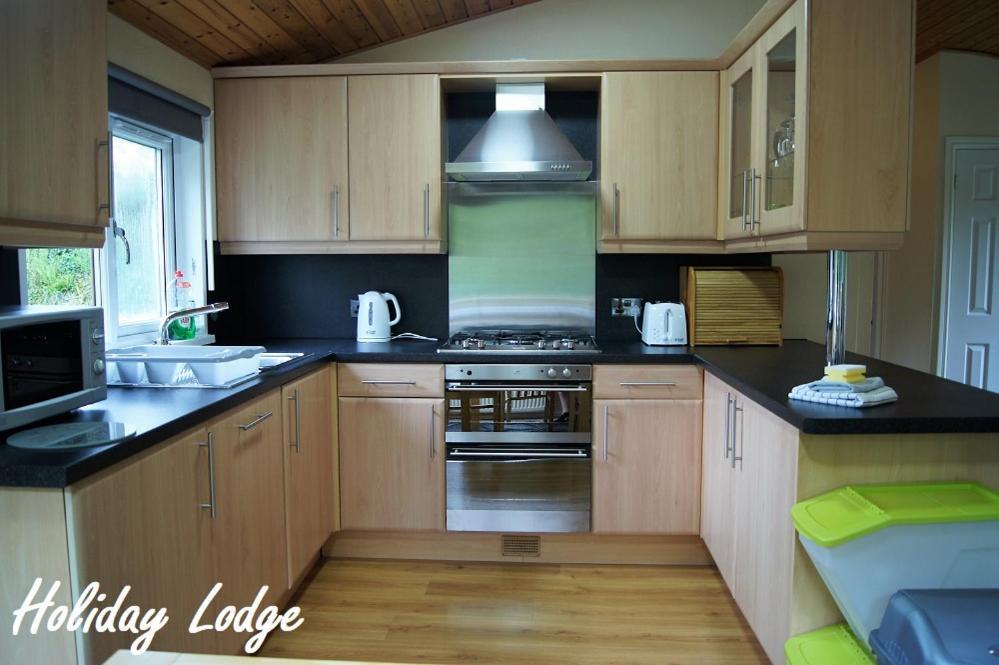 Greenways Valley Holiday Park เกรททอร์ริงตัน ภายนอก รูปภาพ